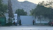 Peritos de la Fiscalía realizaron las diligencias correspondientes en la empresa de bulevar Laguna Sur tras confirmarse el fallecimiento del operador.