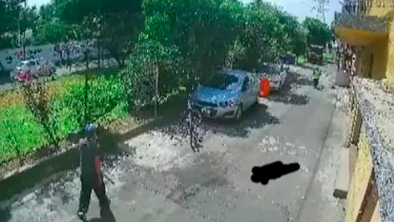 Roban centros de rines de una camioneta en Azcapotzalco a plena luz del día