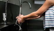 El sistema de agua sufrirá bajas de presión a lo largo de la semana en el AMG. | Foto: Magnific.com