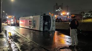 Al sitio acudieron elementos de Protección Civil y personal de la Cruz Roja.| Especial