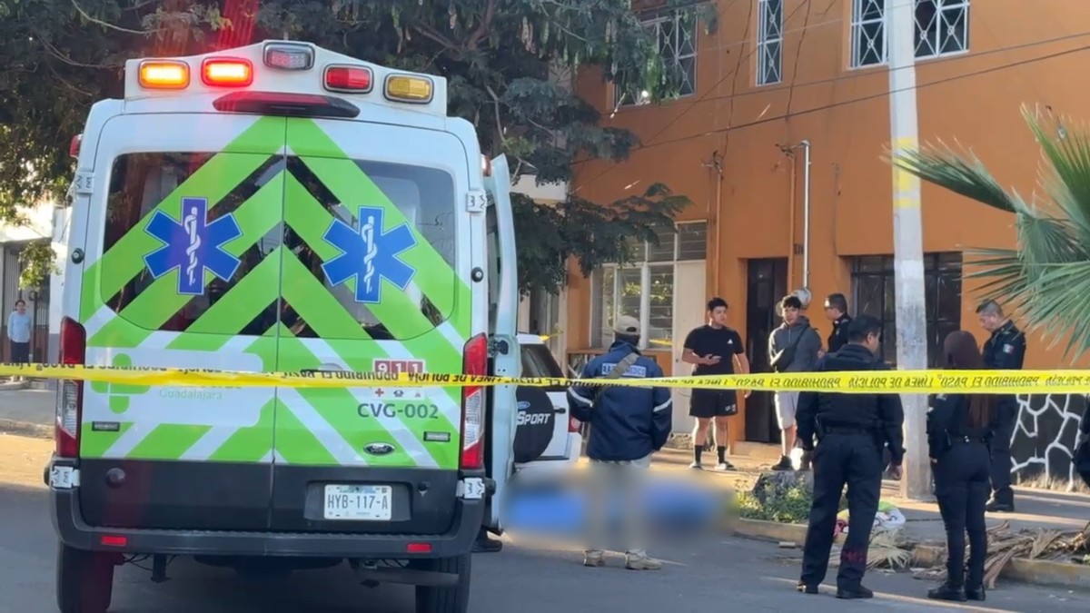 Al sitio se movilizaron agentes de la Policía de Guadalajara y paramédicos de la Cruz Verde