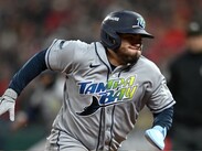 Jonathan Aranda se desempeña en la posición de primera base en Tampa Bay Rays.