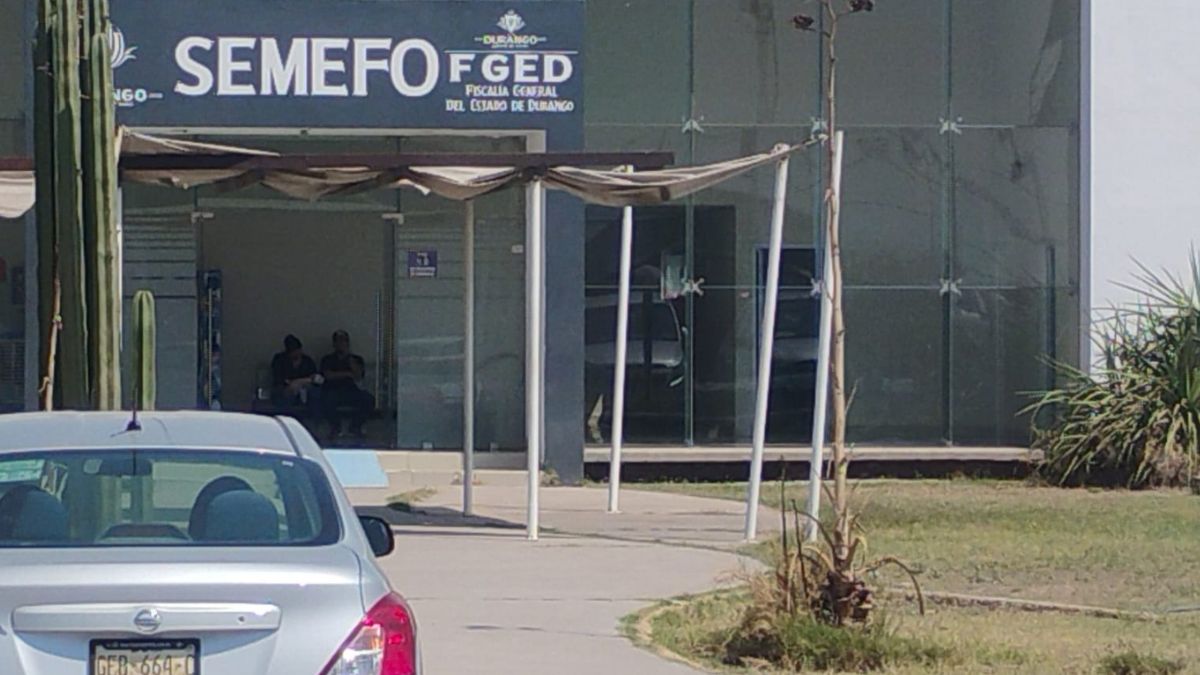 Peritos de Medicina Forense y agentes del Ministerio Público acudieron al lugar y trasladaron el cuerpo al anfiteatro para la necropsia de ley.