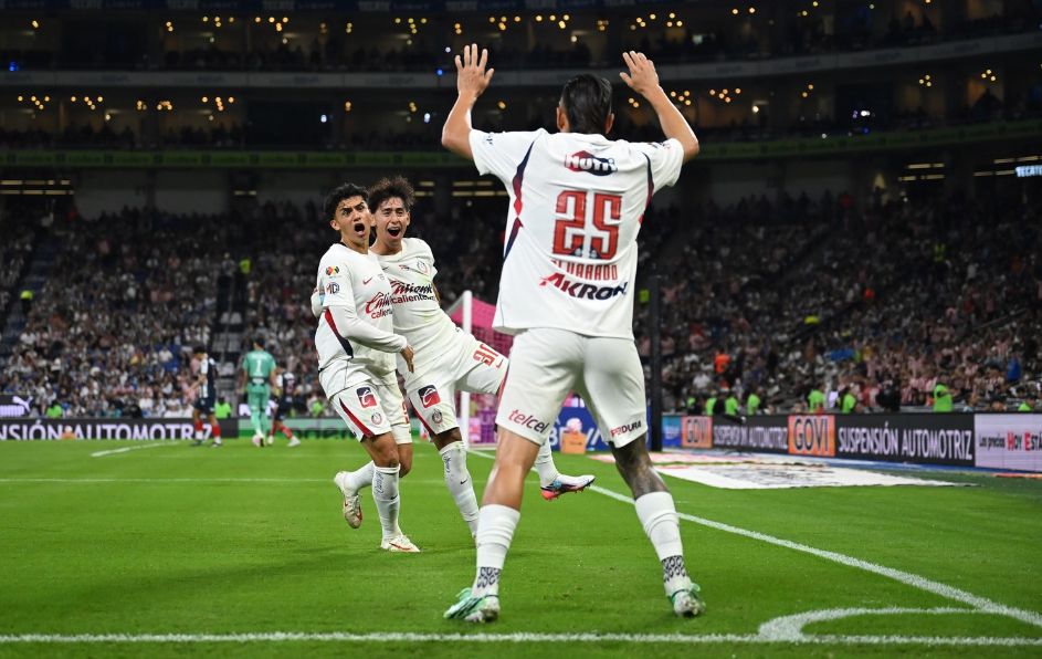 Roberto Alvarado anotó el único tanto del compromiso apenas al minuto 9 aprovechando una desconcentración defensiva en la zaga albiazul.