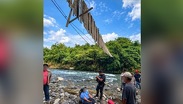 Tres trabajadores de Citrofrut cayeron al río tras la ruptura de una de las líneas de sostén del puente | Hueytamalco Digital
