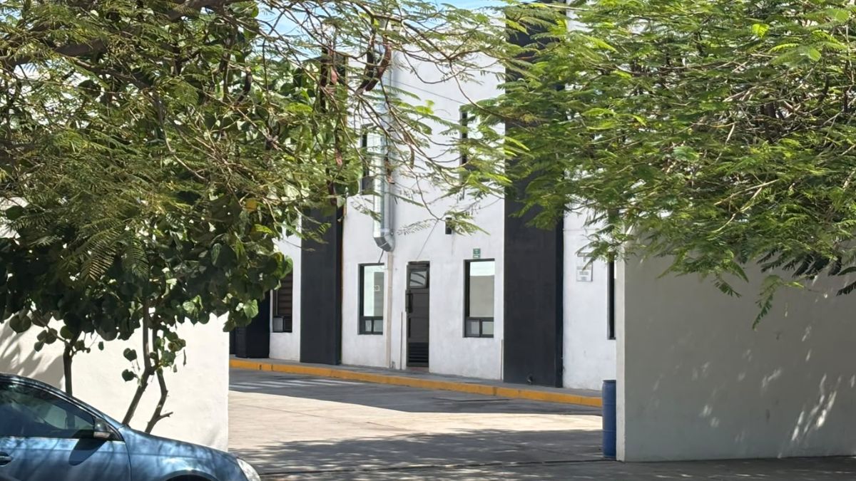 Autoridades aseguraron la zona del motel en el Centro de Gómez Palacio luego de que una trabajadora localizara el cuerpo la mañana del sábado.