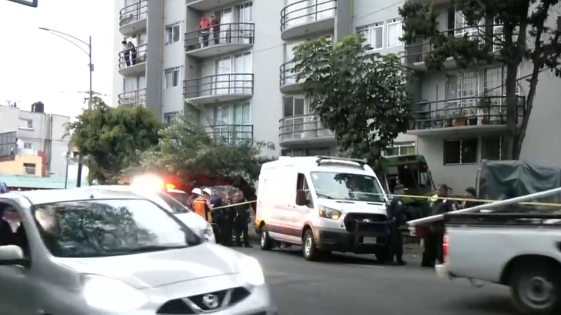 Camión choca en Eje 6 Sur: chofer sale disparado y muere. TD Fin de Semana Nocturno CdMx, 24 de octubre de 2026