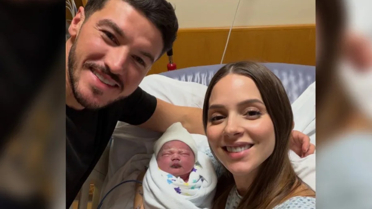 La pareja compartió la llegada de Raquel, su tercera hija.