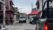 La mujer perdió la vida, mientras que su esposo sufrió heridas de gravedad.