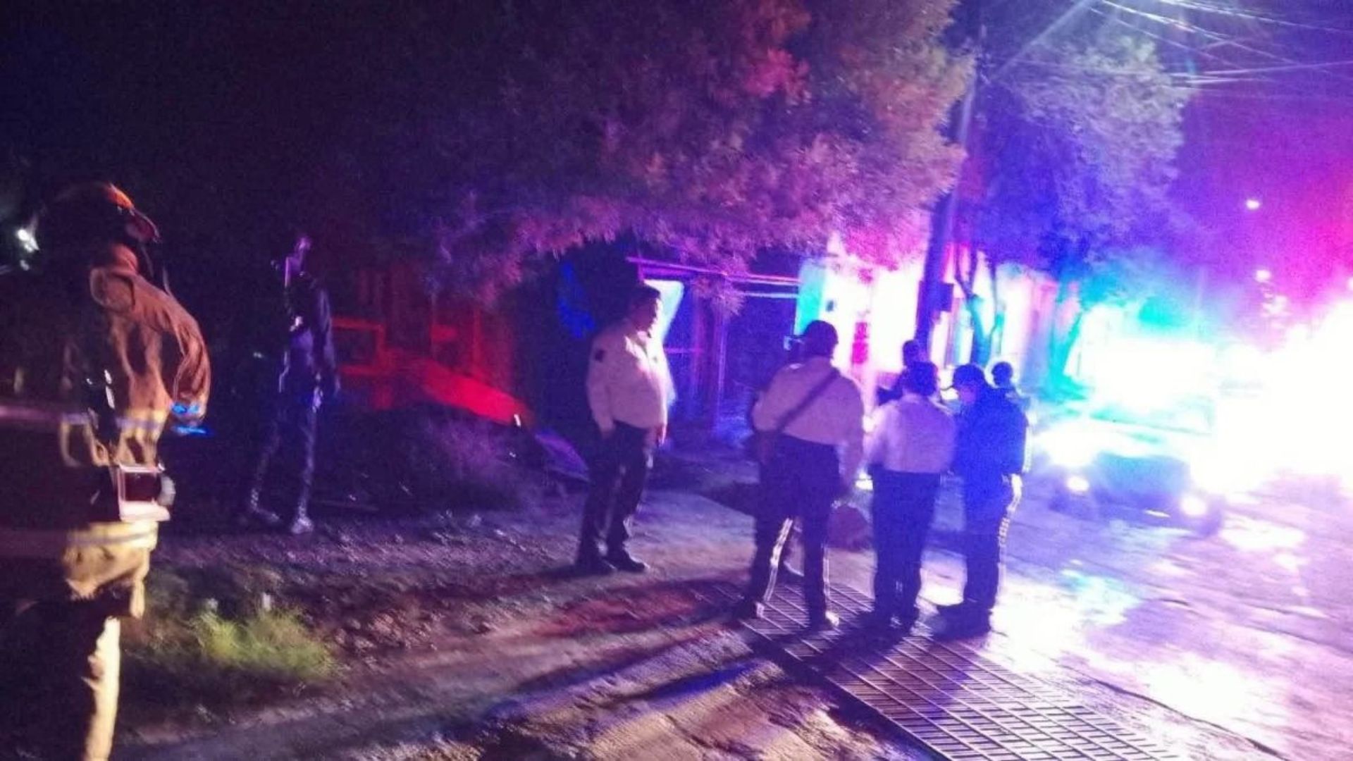 Mujer resulta herida tras choque entre tren y camioneta en Linares. TD Fin de Semana Vespertino Monterrey, 24 de octubre de 2026