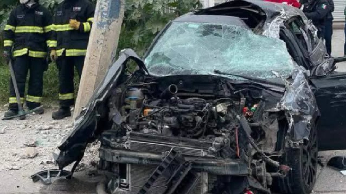 Los ocupantes de un automóvil Volkswagen Golf de color oscuro circulaban sobre la vialidad cuando ocurrió el incidente.