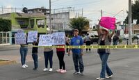 Vecinos de la colonia Guadalajara Oriente bloquearon avenida Juan Pablo ll por falta de agua.