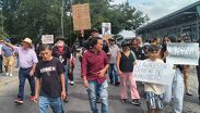Vecinos protestaron por tercer domingo consecutivo exigiendo agua de calidad en el AMG.