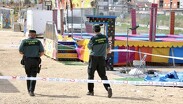 Agentes de la Policía Local y la Guardia Civil acudieron hasta la feria para asegurar la zona donde el niño sufrió la descarga