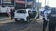 El automóvil dio varias vueltas de campana hasta quedar detenido sobre una isleta a punto de invadir los carriles laterales.