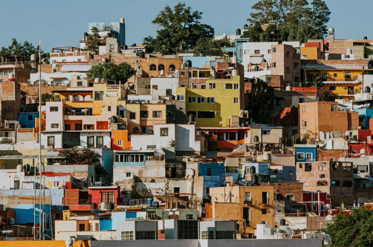 El costo de las rentas y las hipotecas puede comprometer más del 30% de los ingresos de los hogares mexicanos.