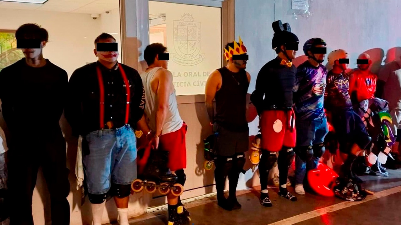 Detienen a 24 patinadores por recorrer calles de San Pedro sin permiso