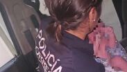Ante la falta de disponibilidad inmediata de una ambulancia, los agentes decidieron abordar a la madre en la unidad para movilizarla al hospital