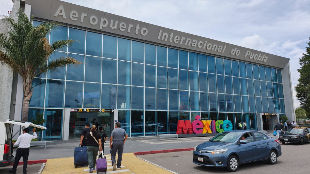El gobierno estatal invertirá en una remodelación del Aeropuerto Internacional de Puebla y el Distrito Aeroportuario de Huejotzingo | Óscar Rodríguez