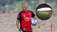 Hernán Crespo contento con sus jugadores pero disgustado por las condiciones del Estadio Jalisco