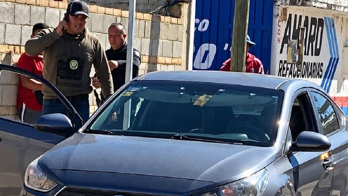 Hombres armados se aproximaron al auto donde estaba el agente ministerial y le dispararon a quemaropa |