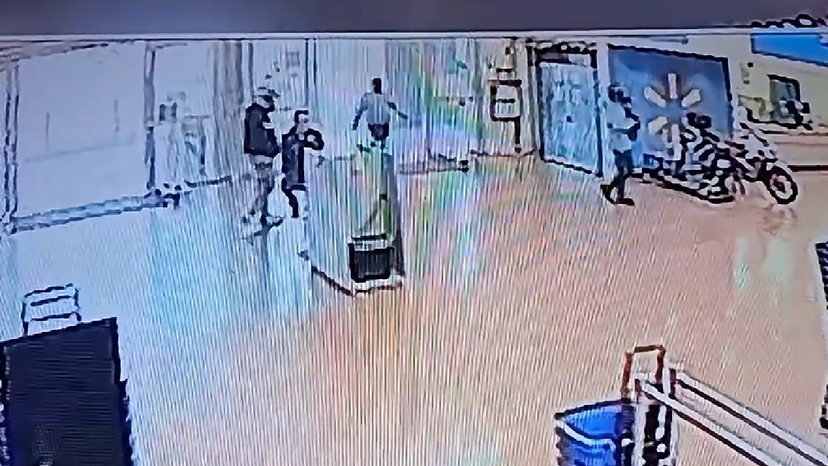 Varios hombres habrían participado en la sustracción de dinero en efectivo del establecimiento.