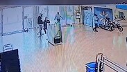 Varios hombres habrían participado en la sustracción de dinero en efectivo del establecimiento.