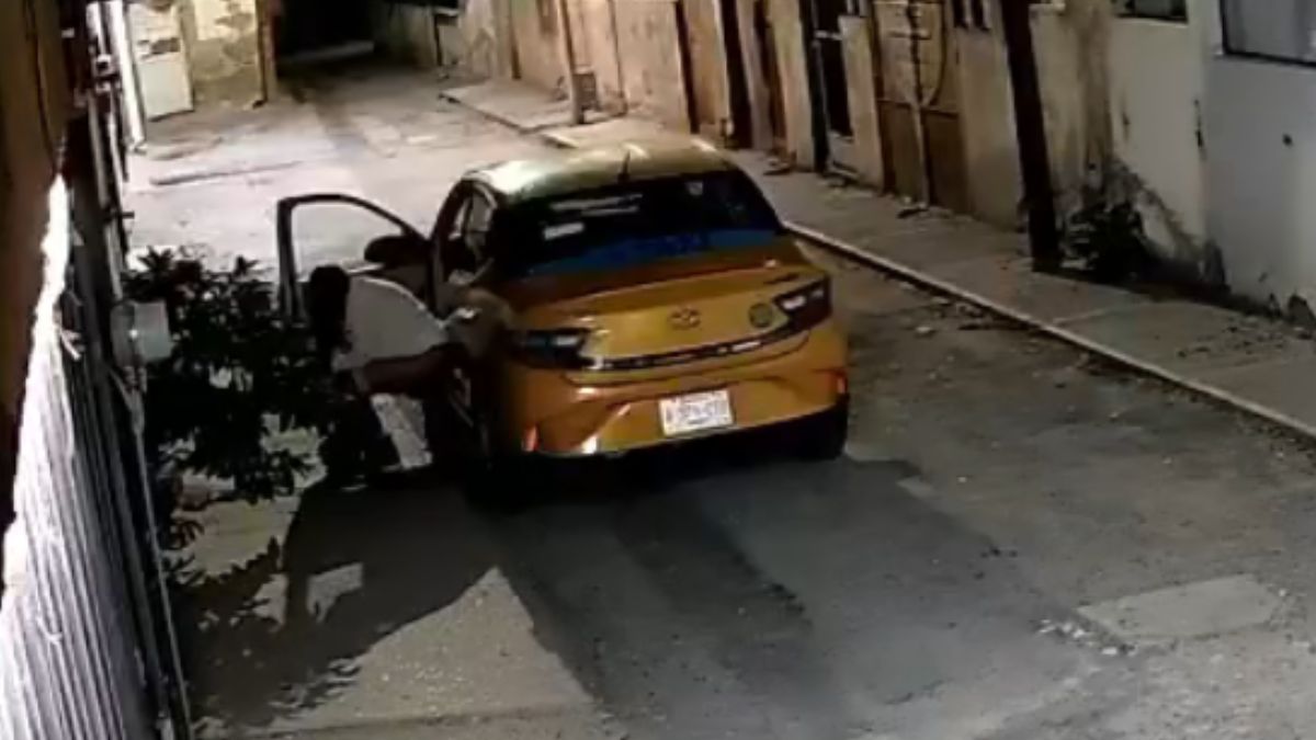 El incidente ocurrió a las 1:43 a. m. entre las calles Galeana y Ramón Corona, donde el chofer del vehículo Hyundai estuvo detenido poco más de un min