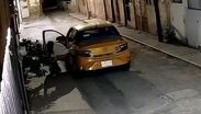 El incidente ocurrió a las 1:43 a. m. entre las calles Galeana y Ramón Corona, donde el chofer del vehículo Hyundai estuvo detenido poco más de un min