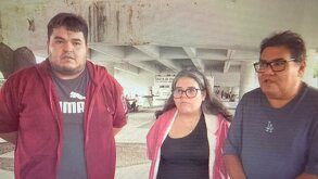 La joven se encuentra en un estado grave en el hospital.