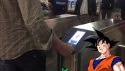 ¡La voz de Goku llegó al Tren Ligero!