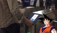 ¡La voz de Goku llegó al Tren Ligero!