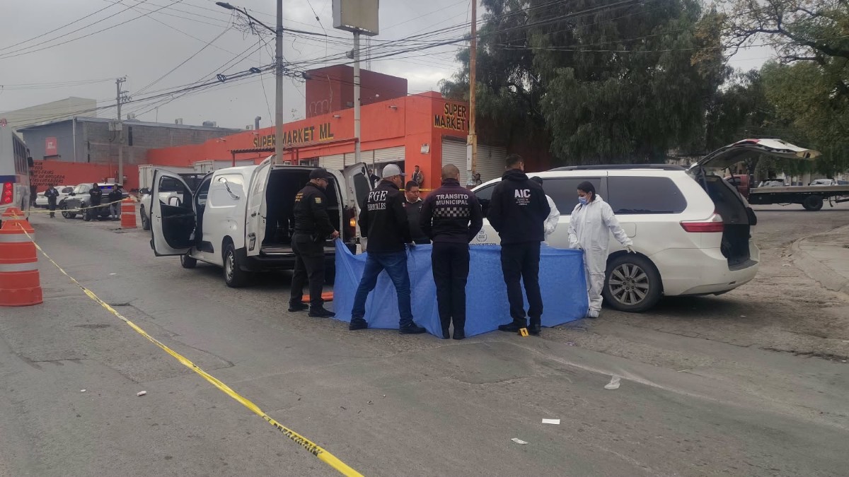 El percance se registró alrededor de las seis de la mañana, en el sentido de poniente a oriente, a pocos metros de un puente peatonal.