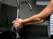 El sistema de agua sufrirá bajas de presión a lo largo de la semana en el AMG. | Foto: Magnific.com
