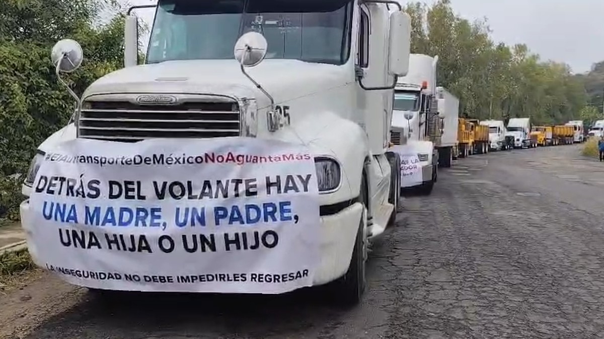 Los transportistas de Michoacán fueron convocados en punto de las 8:00 horas para manifestarse en distintos tramos carreteros