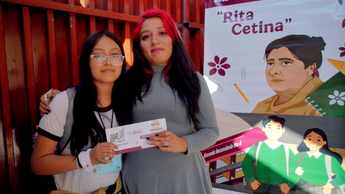 La Beca Rita Cetina contempla a estudiantes de primaria y secundaria pública apoyos destinados a contribuir con gastos escolares