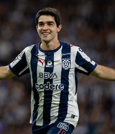 César Garza registra 6 partidos jugados en lo que va del Apertura 2026, todos de titular con Rayados / Facebook