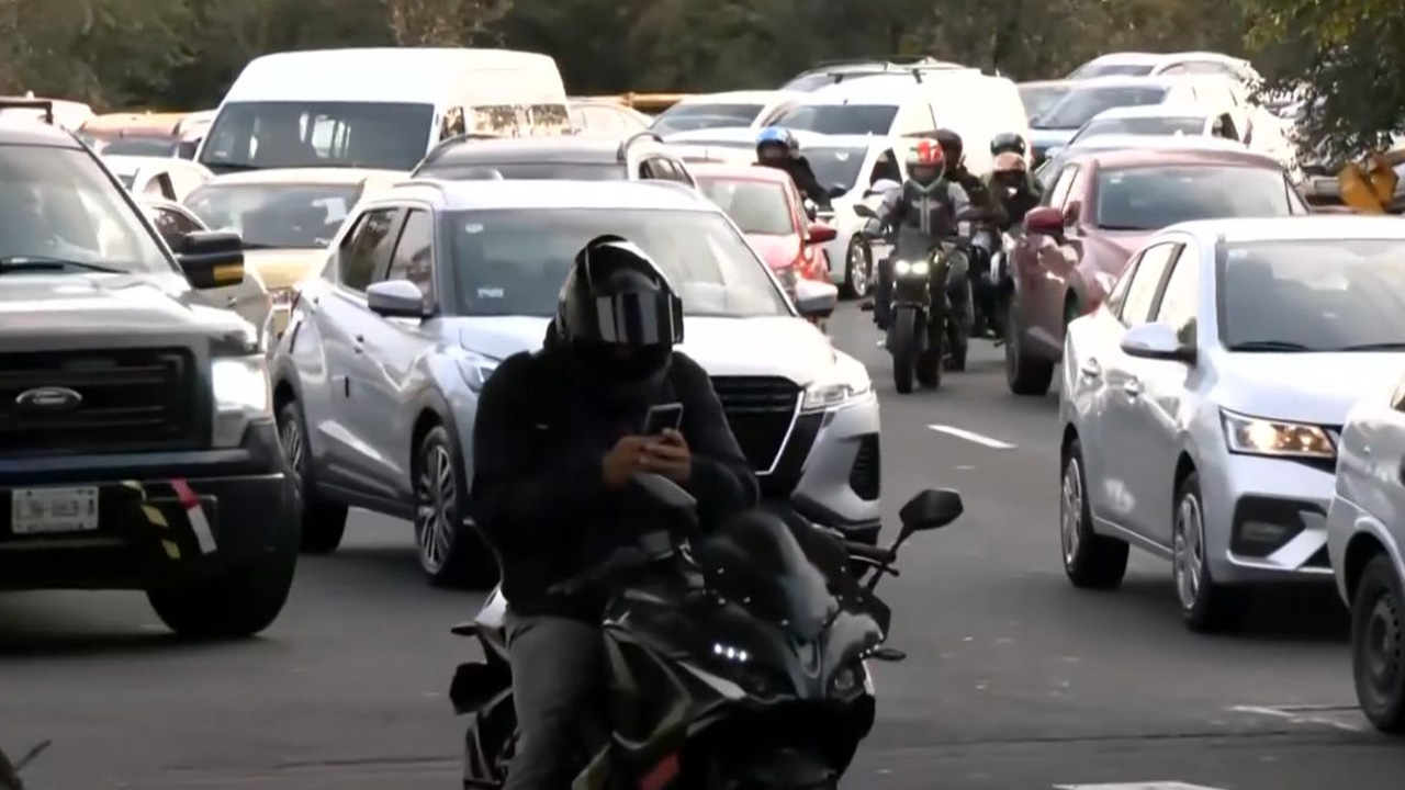 Familia bloquea Circuito Interior por atención médica para Leo. TD Nocturno CdMx, 26 de octubre 2026