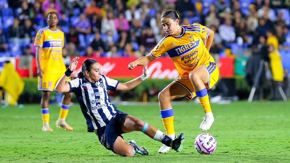 Tras 12 jornadas, Rayadas tiene 31 puntos mientras que Tigres femenil registra 29 / Facebook
