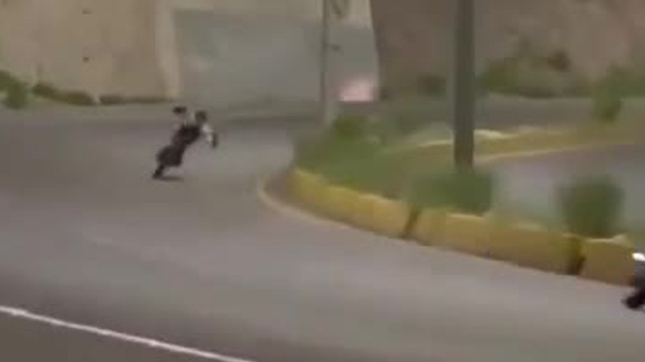 Joven captado haciendo maniobra peligrosa video Laguna Sur Torreón