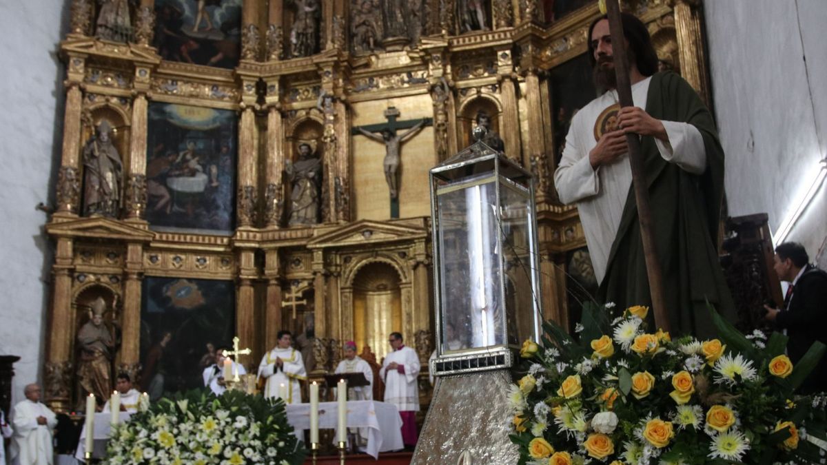 Miles de fieles llegan a la iglesia de San Hipólito para llevar acabo las celebraciones de San Judas Tadeo. | Andrea Murcia