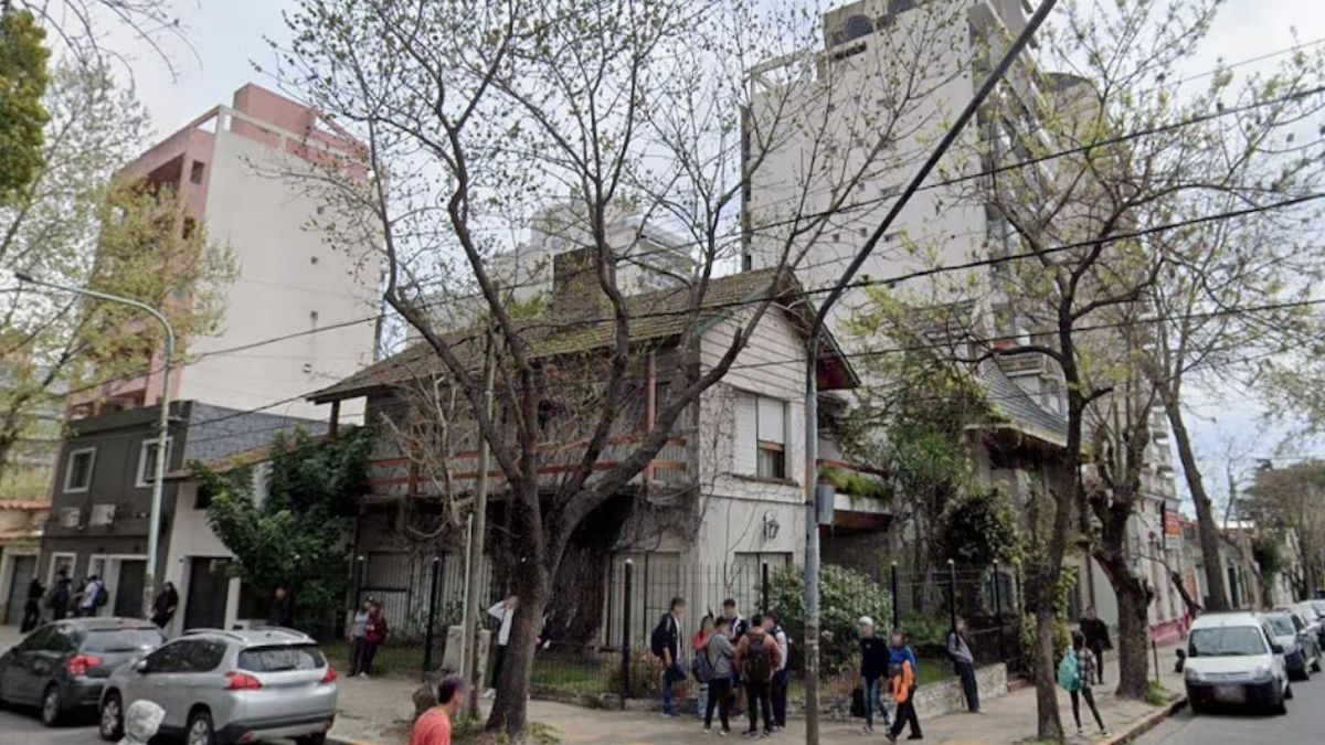 El hecho ocurrió frente al Jardín de Infantes N.º 949 sobre la calle Conesa, mientras su madre esperaba la salida de su hijo mayor