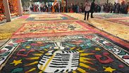Con ofrendas, papel picado y lápidas simbólicas, una escuela de la colonia El Jaral recuerda a sus seres queridos y rinde tributo a Juan Gabriel.