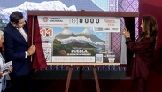 Olivia Salomón, titular de la Lotería Nacional, presentó el billete conmemorativo durante la conferencia mañanera del Gobierno de Puebla | Anel Esgua