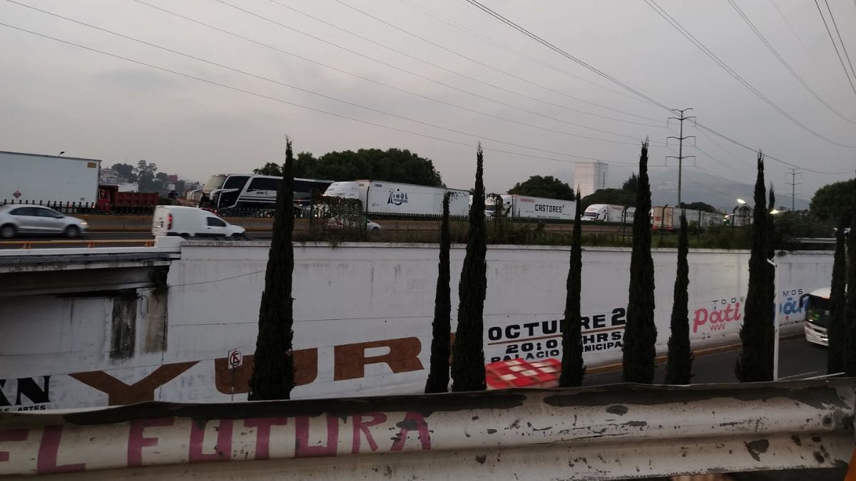 Transportistas mantienen presencia en diferentes puntos de Edomex y CdMx.