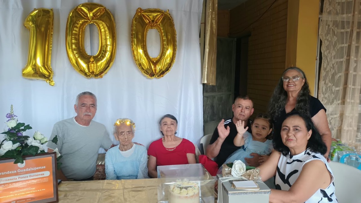 Algunas de las cosas que la caracterizan son su amor por el baile, por tejer y por la comida