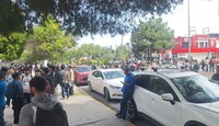 Alumnos reclaman mayores oportunidades de venta dentro del plantel para los alumnos frente a comerciantes externos.