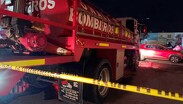 Bomberos de Tonalá acudieron para sofocar las llamas extendidas en las planta baja y segundo nivel de la vivienda