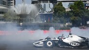 'Checo' Pérez recorrió el circuito improvisado varias veces, primero con su monoplaza y después a bordo de un automóvil clásico