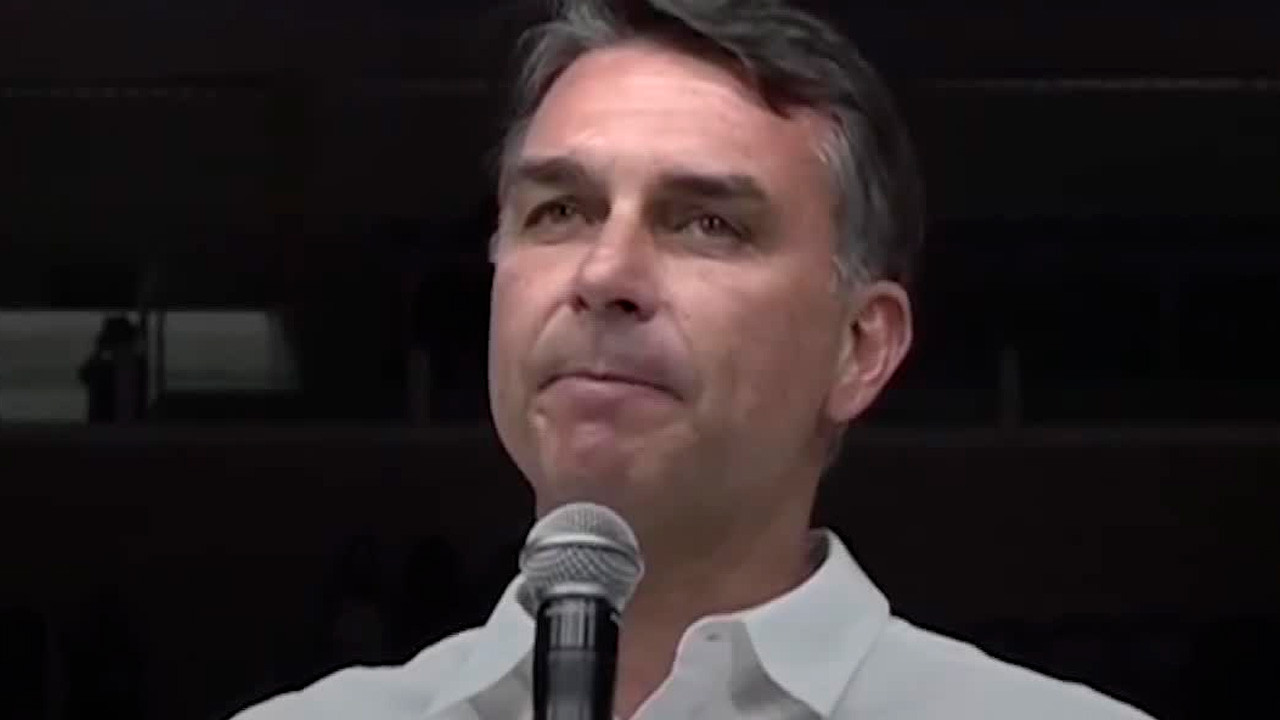Flávio Bolsonaro abandona Brasil y llega a Miami tras perder elecciones presidenciales